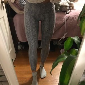 Lululemon size 4 wunder unders